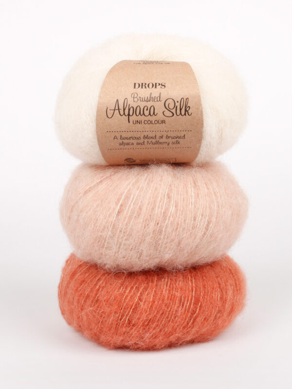 DROPS Brushed Alpaca Silk - alpaka su silku mezgimo siulai - pūkuoti siulai - siulai skaroms - siulai megztiniams - lengvi siulai - minksti siulai -siulu dama - pukuotas megztinis