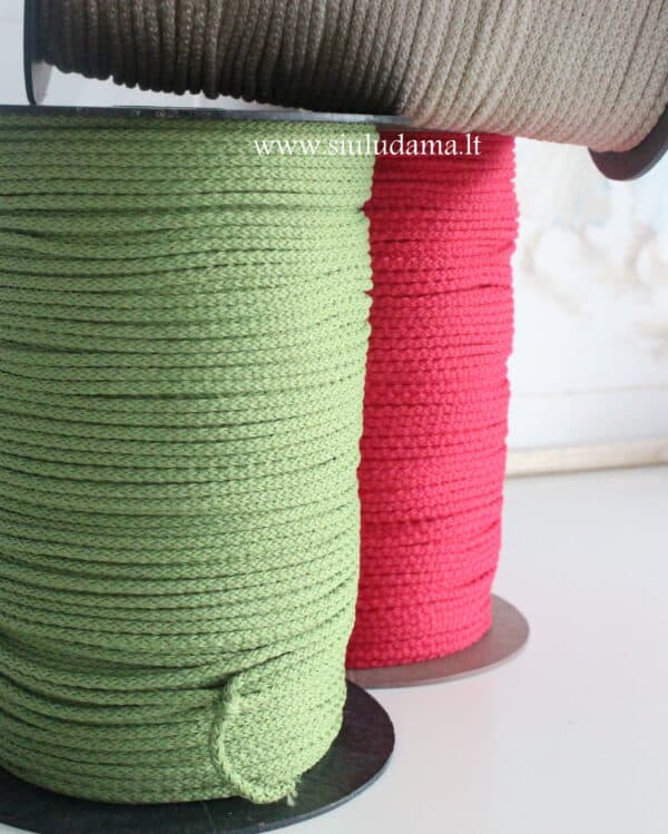 virve 3mm matine scaled - Siulų dama - siūlai mezgėjoms megzti kojines megztinius šalikus šalikas megztinis siūlų parduotuvė pigiausi siūlai geriausi pasiūlymai nemokama registracija - Siūlų Dama Siūlų pasaulis https://www.siuludama.lt <strong>Storis</strong>: 3 mm storio <strong>Ilgis</strong>:  200 metrų virvės ritėje <strong>Rekomenduojamas vąšelis:</strong> nuo 4 nr iki 5,5 nr (priklauso nuo norimo tamprumo) VRV-plona-3mm