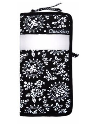 Chiaogoo medžiaginis dėklas skirtas Chiaogoo kojininiams virbalams arba vąšeliams. Dėkle 6 skyreliai , o šone dar viena papildoma užtraukiama kišenė mezgimo smulkmenoms

Užtraukiamas užtrauktuku

Dydis: 18 cm x 9 cm

 

 