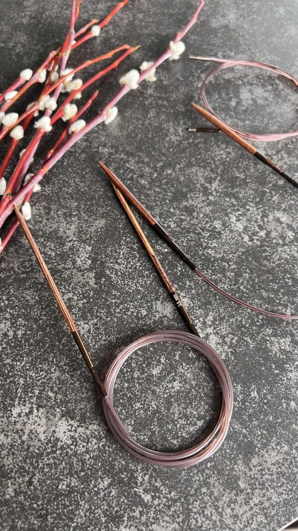5BD8CFA8 A770 4455 BA4A 041E16A96945 scaled - Siulų dama - siūlai mezgėjoms megzti kojines megztinius šalikus šalikas megztinis siūlų parduotuvė pigiausi siūlai geriausi pasiūlymai nemokama registracija - Siūlų Dama Siūlų pasaulis https://www.siuludama.lt knit-val-viol-1
