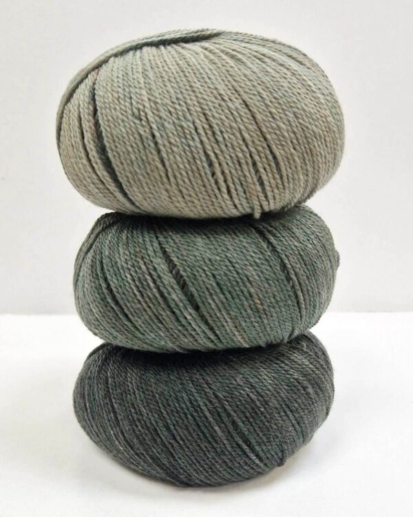 vip pribted - Siulų dama - siūlai mezgėjoms megzti kojines megztinius šalikus šalikas megztinis siūlų parduotuvė pigiausi siūlai geriausi pasiūlymai nemokama registracija - Siūlų Dama Siūlų pasaulis https://www.siuludama.lt <strong>Sudėtis</strong>: 80 % merino vilna, 20% kašmyras <strong>Svoris/ilgis</strong>: 50 g apie 200 m <strong>Rekomenduojamas virbalų dydis</strong>: 3.50 mm <strong>Priežiūra</strong>: skalbti rankomis, lyginti nekarštu lygintuvu (1) LNG-vip-1