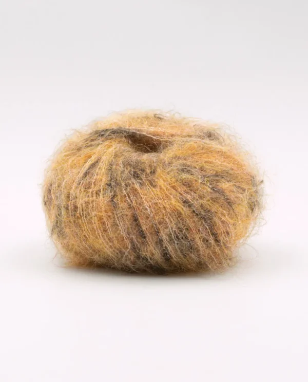 070011 1333 S3 scaled - Siulų dama - siūlai mezgėjoms megzti kojines megztinius šalikus šalikas megztinis siūlų parduotuvė pigiausi siūlai geriausi pasiūlymai nemokama registracija - Siūlų Dama Siūlų pasaulis https://www.siuludama.lt Phildar <strong>Sudėtis</strong>: 71 % moheris, 10 % vilna, 17 %  poliamidas, 2% elastanas <strong>Svoris/ilgis</strong>: 25 g apie 137 m <strong>Rekomenduojamas virbalų dydis</strong>: 6.00 mm <strong>Priežiūra</strong>: skalbti rankomis, nelyginti PHL-leo