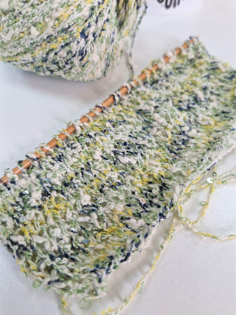 20230510 135555 - Siulų dama - siūlai mezgėjoms megzti kojines megztinius šalikus šalikas megztinis siūlų parduotuvė pigiausi siūlai geriausi pasiūlymai nemokama registracija - Siūlų Dama Siūlų pasaulis https://www.siuludama.lt <strong>Sudėtis</strong>: 62 % medvilnės, 15 % poliamido, 12 % akrilano, 11 % poliesterio <strong>Svoris/ilgis</strong>: 50 g apie 135 m <strong>Rekomenduojamas virbalų dydis</strong>: 3.50 mm <strong>Priežiūra</strong>: galima skalbti mašinoje atsargiu režimu arba rankomis PHL-chenille-1
